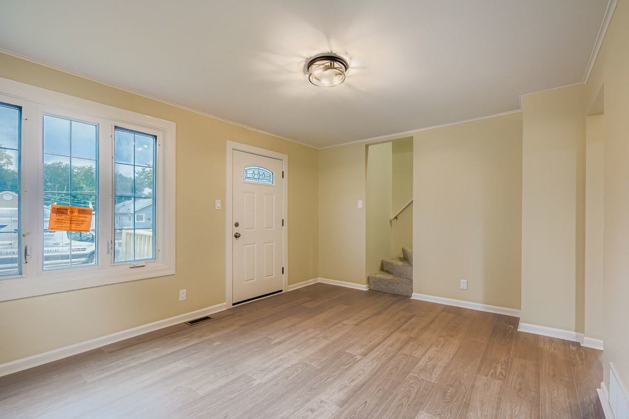 14827 Kenneth Ave - Photo 5 of 22