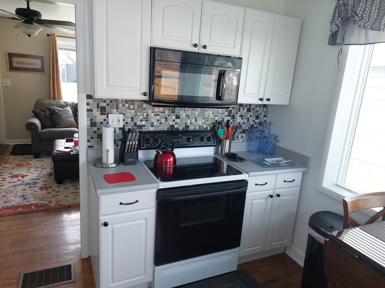 2211 Maple St - Photo 6 of 7