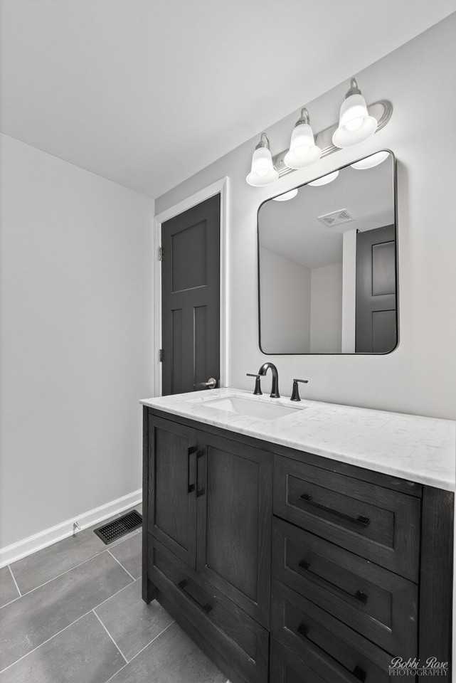 4405 Greenwood Rd - Photo 2 of 13