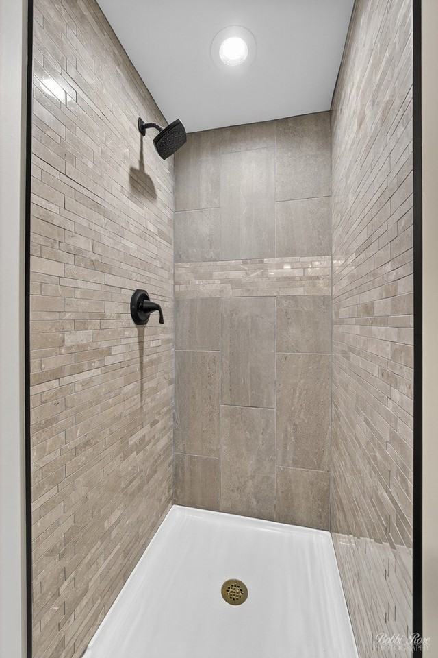 4405 Greenwood Rd - Photo 3 of 13