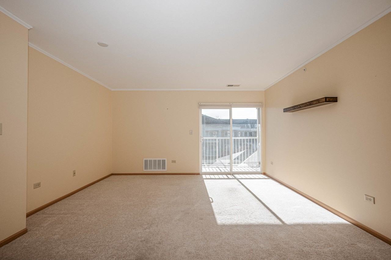 801 N Mclean Blvd Apt 320 #320 - Photo 3 of 37