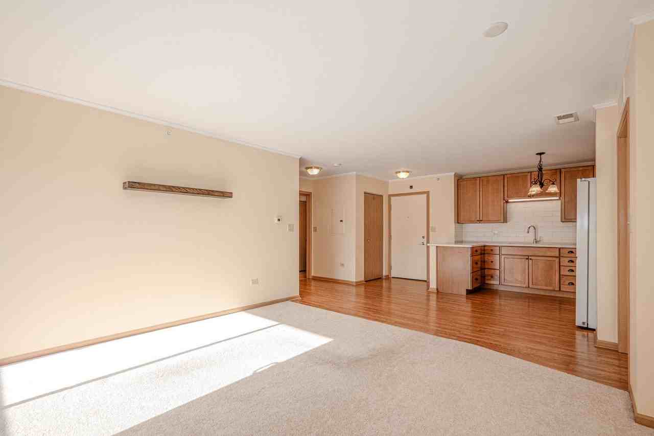 801 N Mclean Blvd Apt 320 #320 - Photo 5 of 37