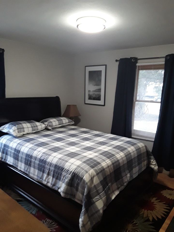 839 Parkhill Dr - Photo 4 of 10