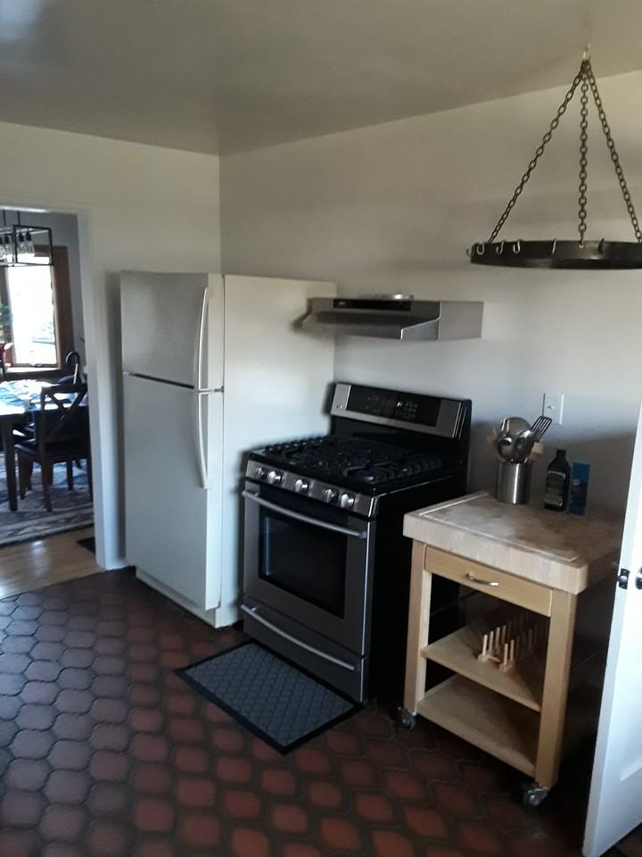 839 Parkhill Dr - Photo 7 of 10