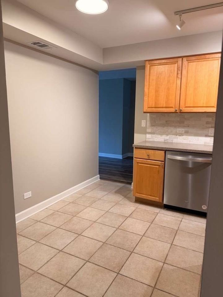 2066 Saint Johns Ave Apt 304 #304 - Photo 5 of 18