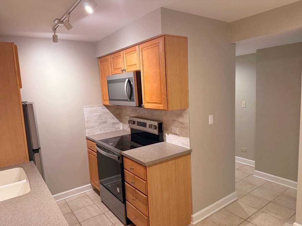 2066 Saint Johns Ave Apt 304 #304 - Photo 7 of 18