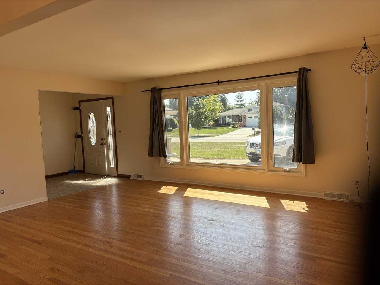 1814 Holly Ave - Photo 4 of 17