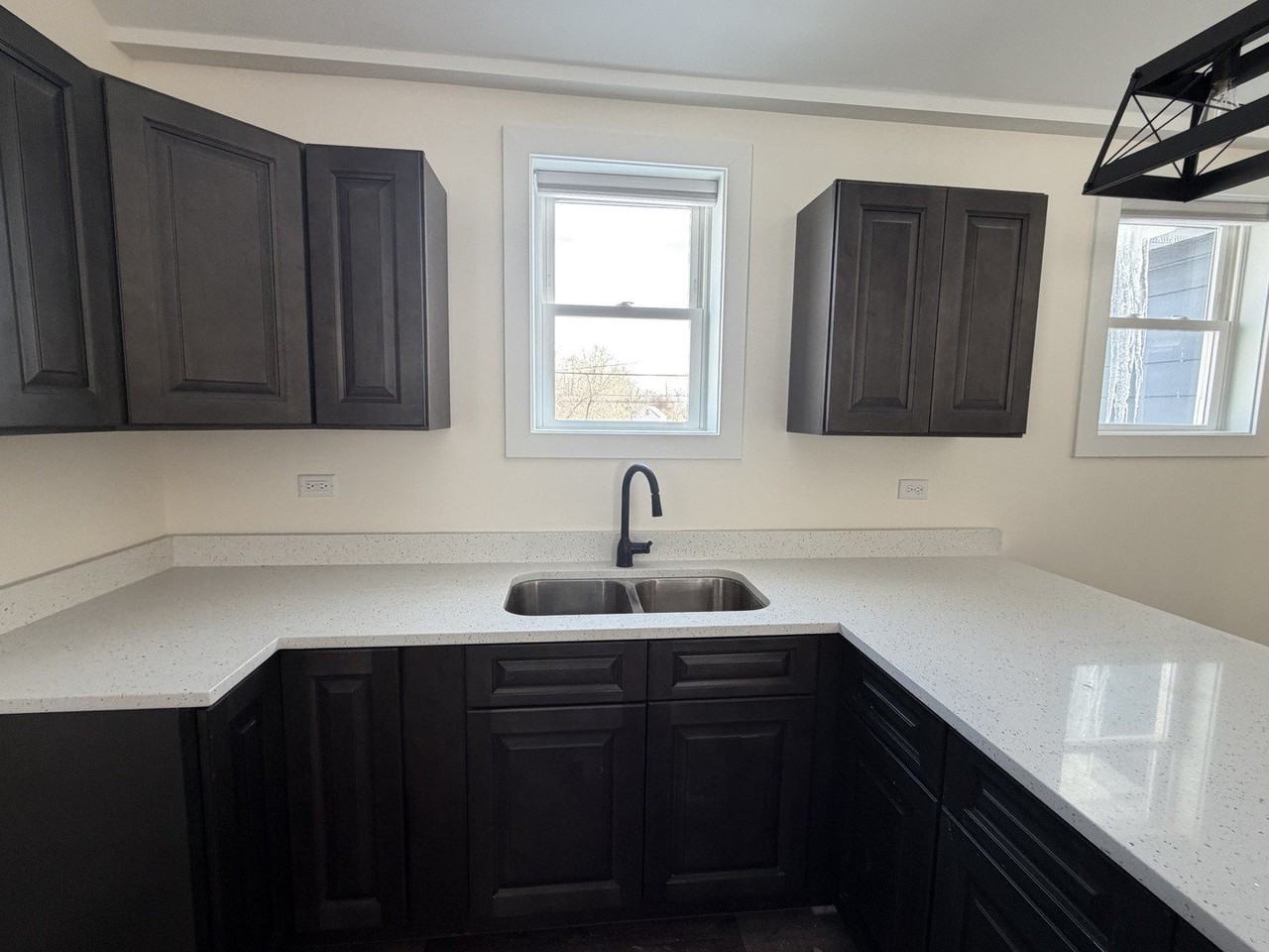 915 S Spencer Rd Unit 2 #2 - Photo 3 of 10