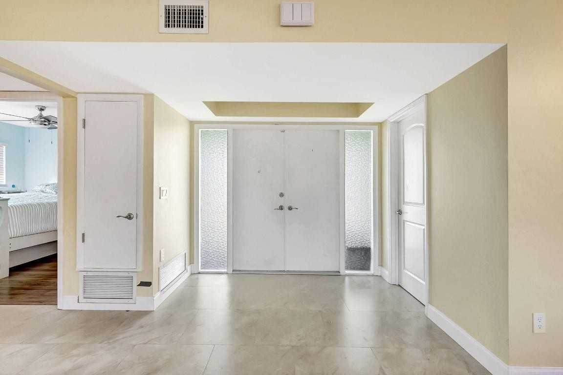 683 Se Harborview Dr - Photo 3 of 25