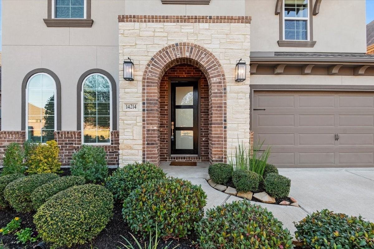 14214 Archer County Trl - Photo 2 of 37