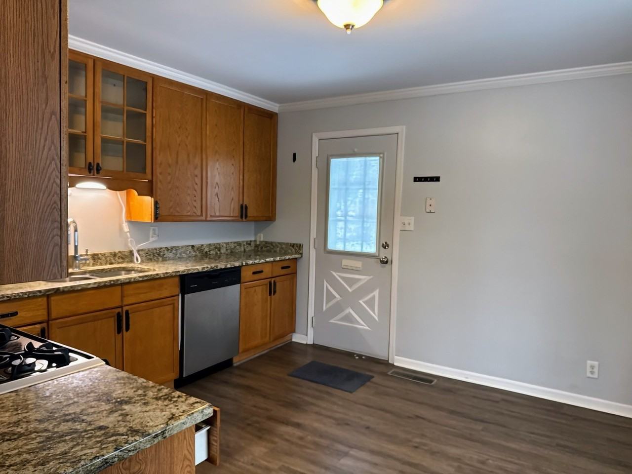 905 Brentwood Dr - Photo 4 of 23