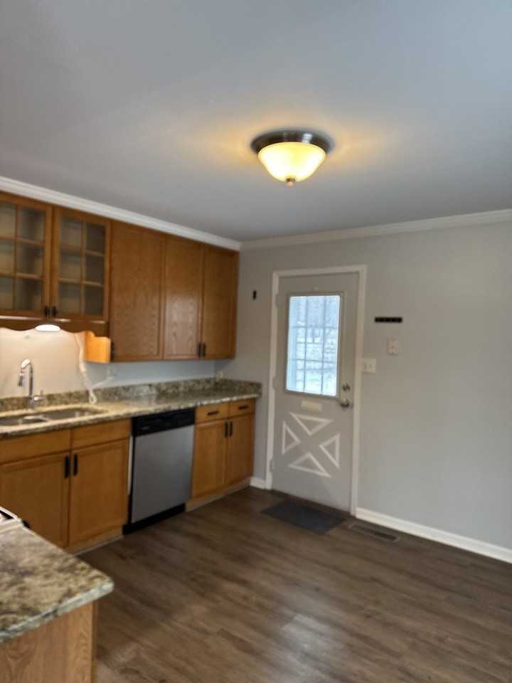 905 Brentwood Dr - Photo 6 of 23