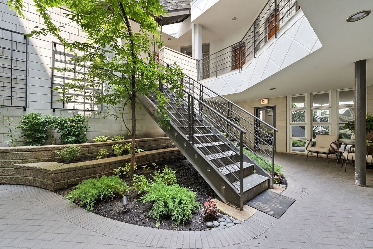 2300 W Armitage Ave Apt 5 #5 - Photo 2 of 29