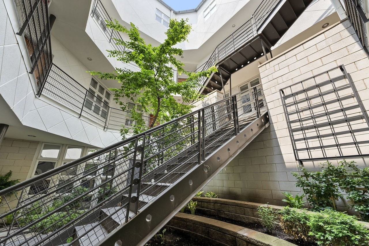 2300 W Armitage Ave Apt 5 #5 - Photo 3 of 29