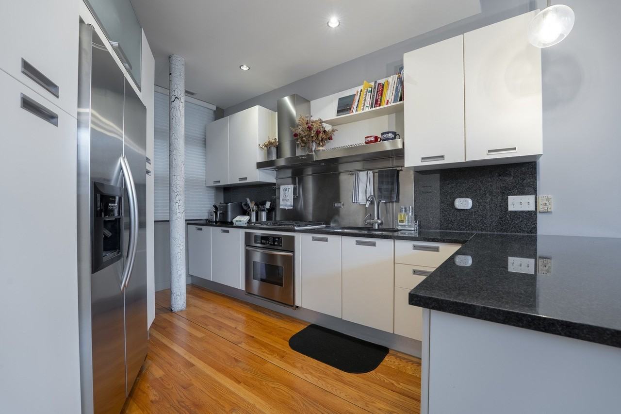 2300 W Armitage Ave Apt 5 #5 - Photo 7 of 29