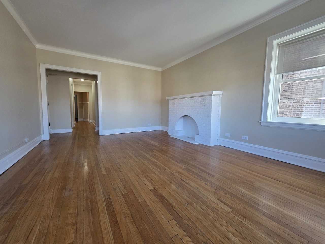 4831 W Roscoe St Unit 2 #2 - Photo 4 of 16