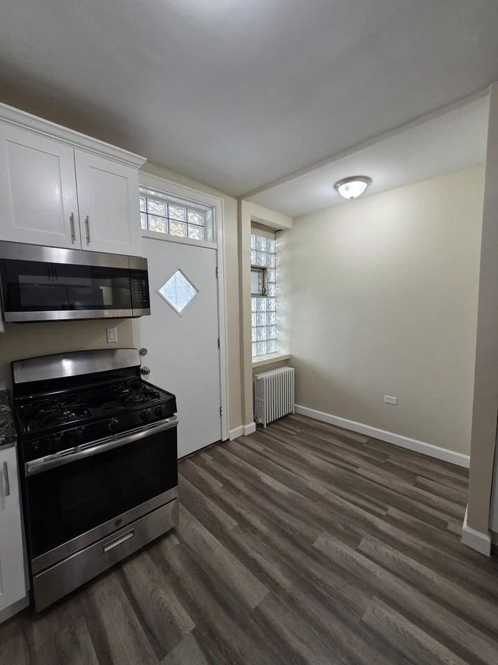 4831 W Roscoe St Unit 2 #2 - Photo 5 of 16