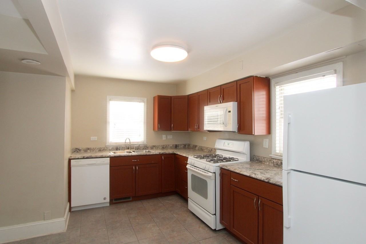 17 W Crystal Lake Ave Unit 17 #17 - Photo 2 of 12