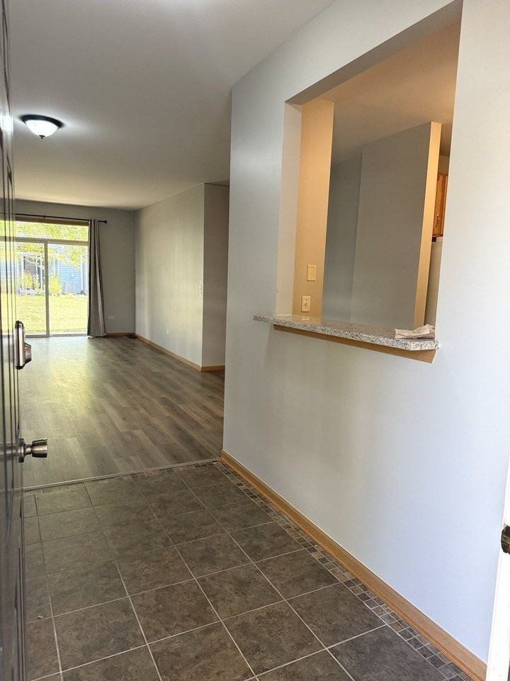 810 Woodewind Dr Unit 810 #810 - Photo 2 of 16