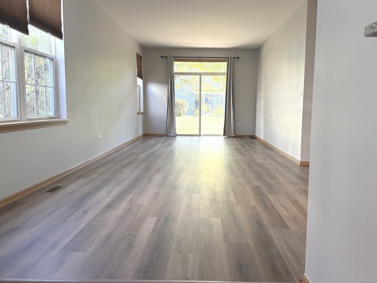 810 Woodewind Dr Unit 810 #810 - Photo 4 of 16