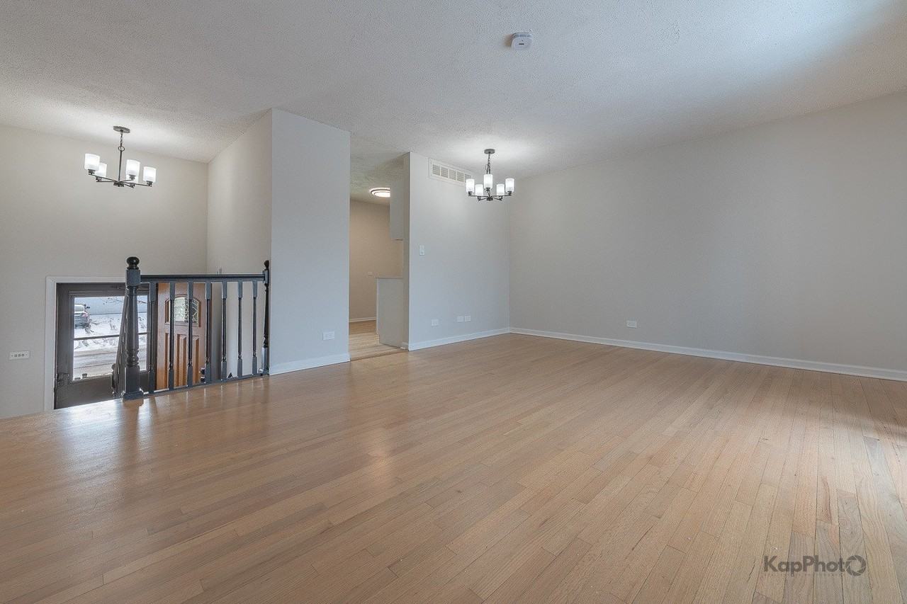 8170 Northway Dr - Photo 3 of 30