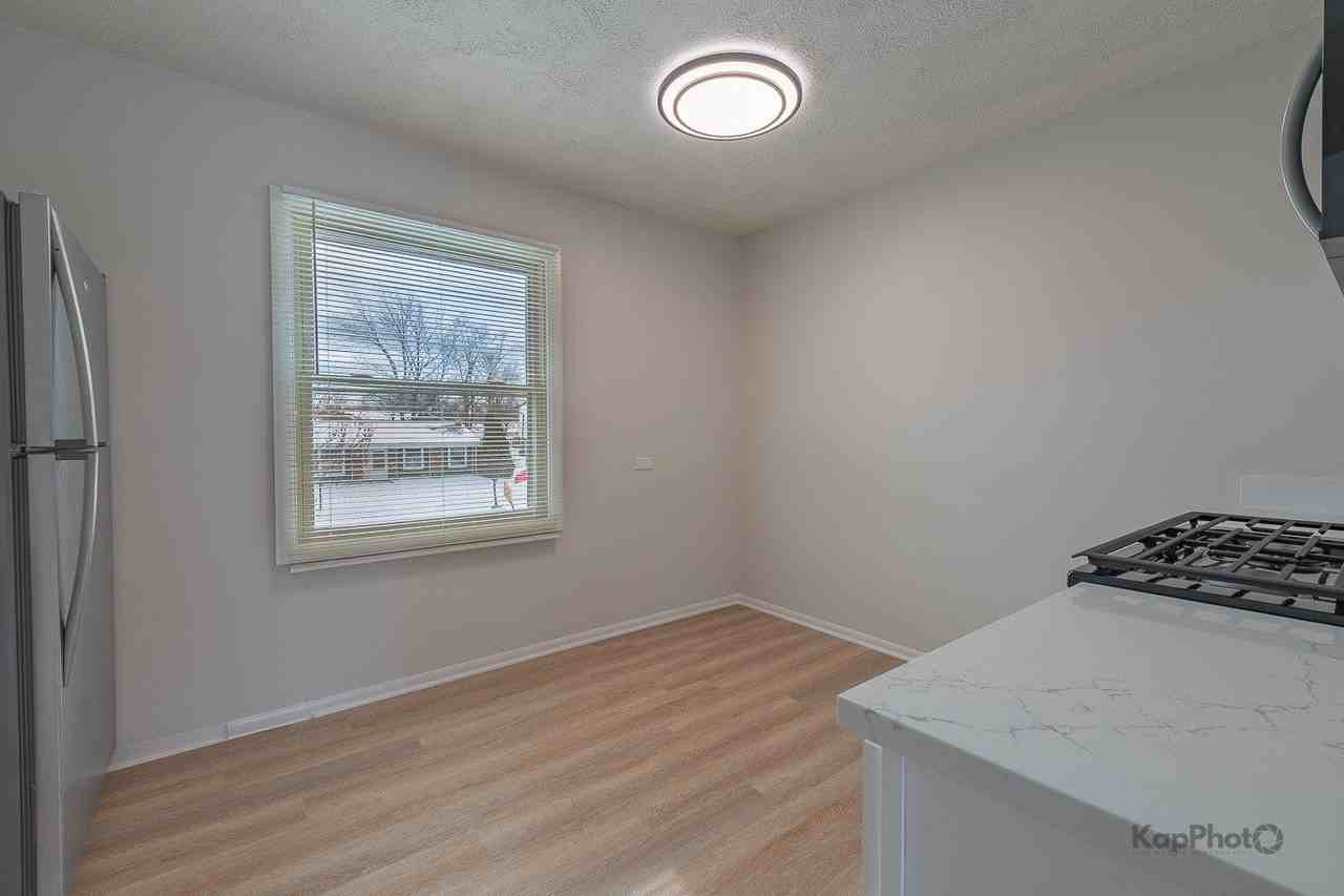 8170 Northway Dr - Photo 7 of 30