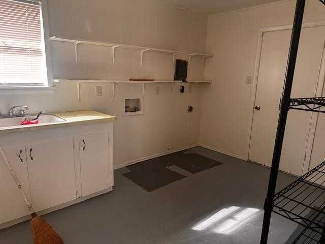 2322 Kaynell Dr - Photo 2 of 9