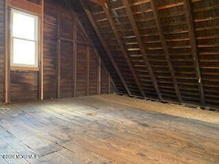 211 Clay St - Photo 4 of 9