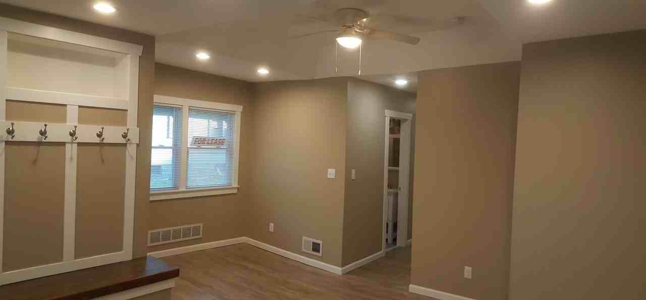 6N998 Wabash Ave ##F - Photo 4 of 17