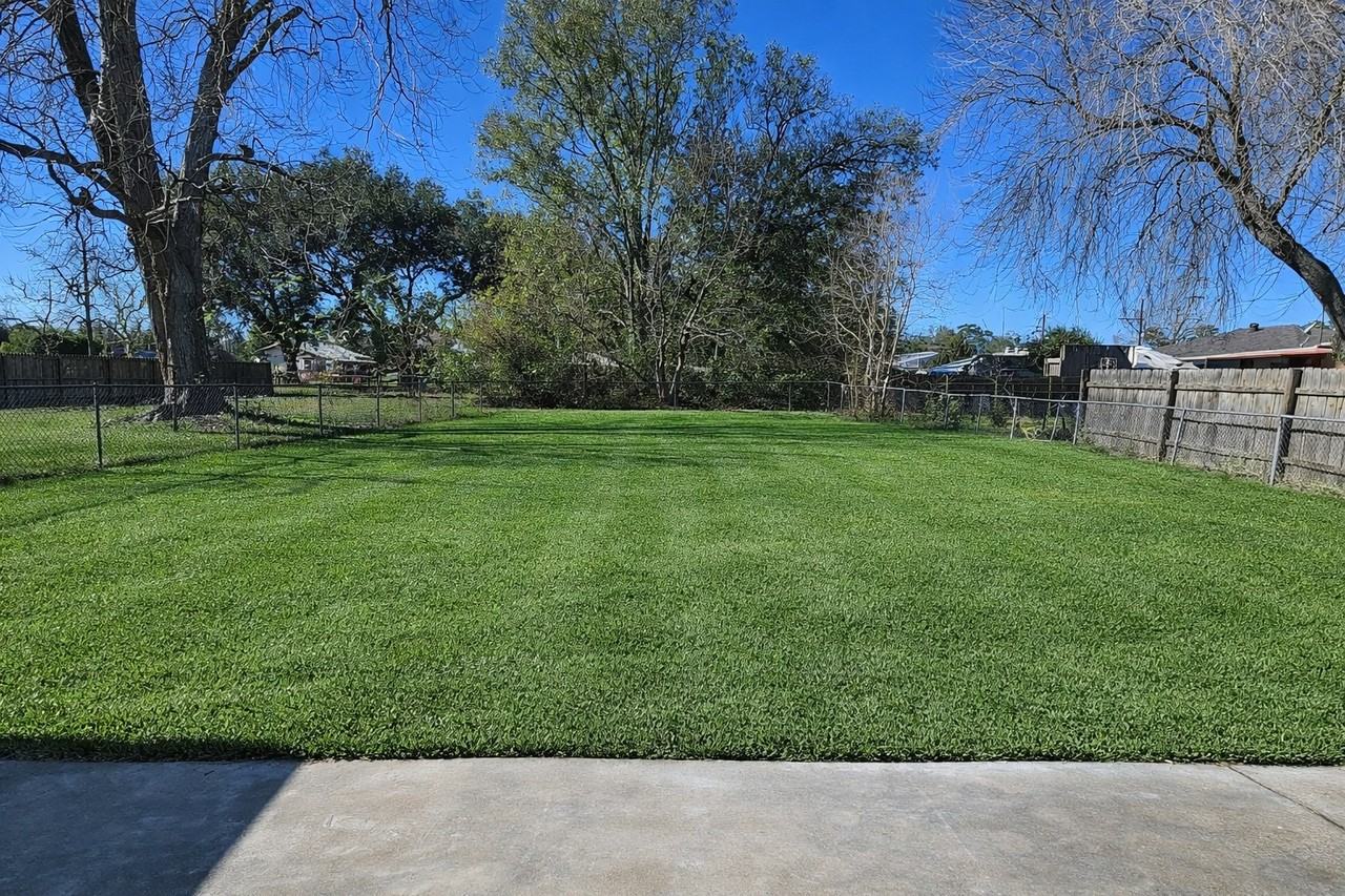 Himalaya Ave - Photo 4 of 28