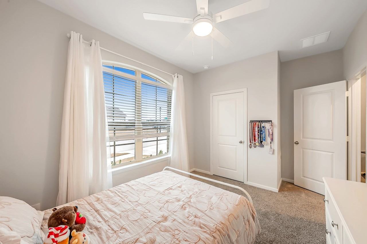 156 Birch St - Photo 4 of 19