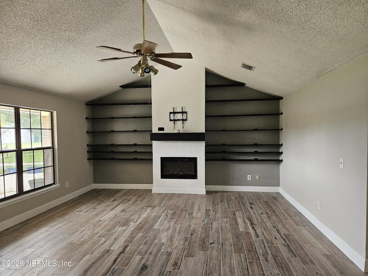 2634 Pinewood Blvd S - Photo 2 of 8