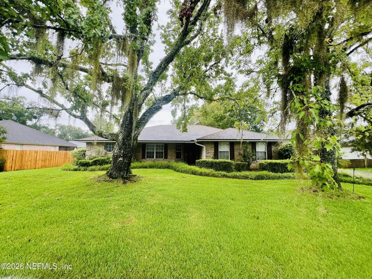 1800 Castille Dr - Photo 2 of 30