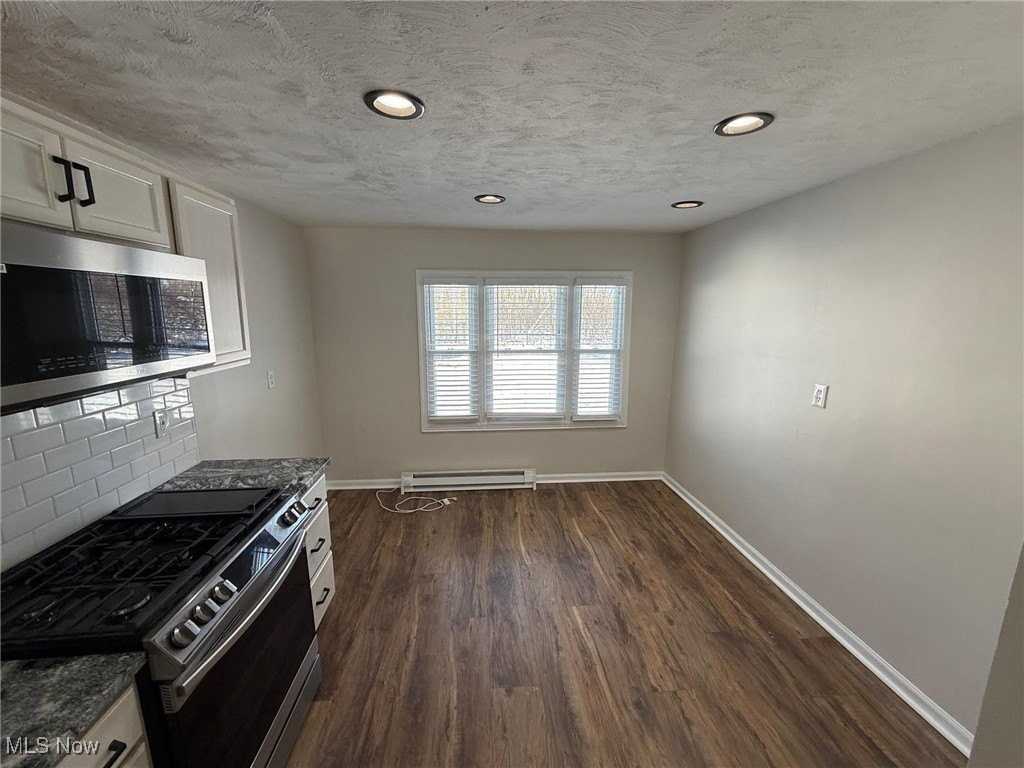 23058 Drake Rd - Photo 6 of 17