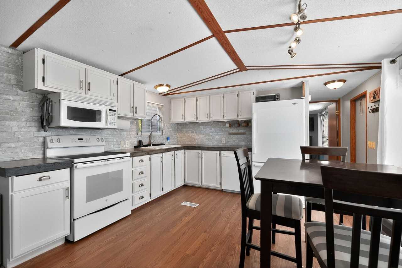 9166 Porter Rd - Photo 6 of 27