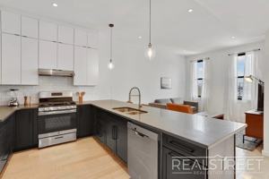 featured image of 636 Knickerbocker Ave #2