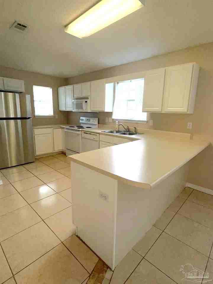 7898 Heirloom Dr - Photo 4 of 11