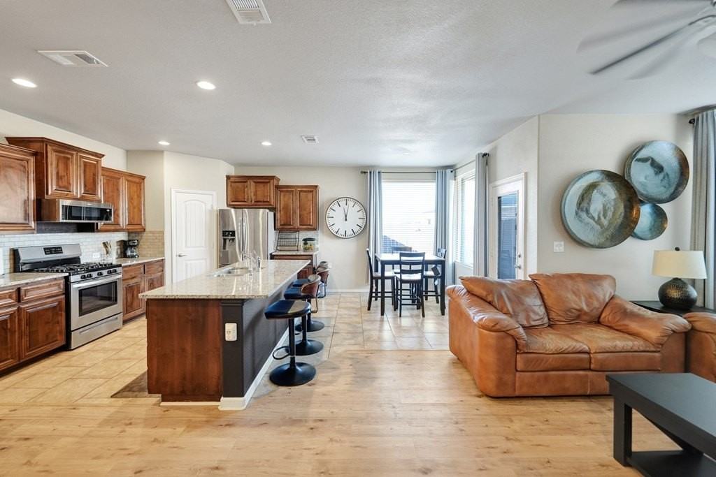 6402 Potomac Pkwy - Photo 7 of 29