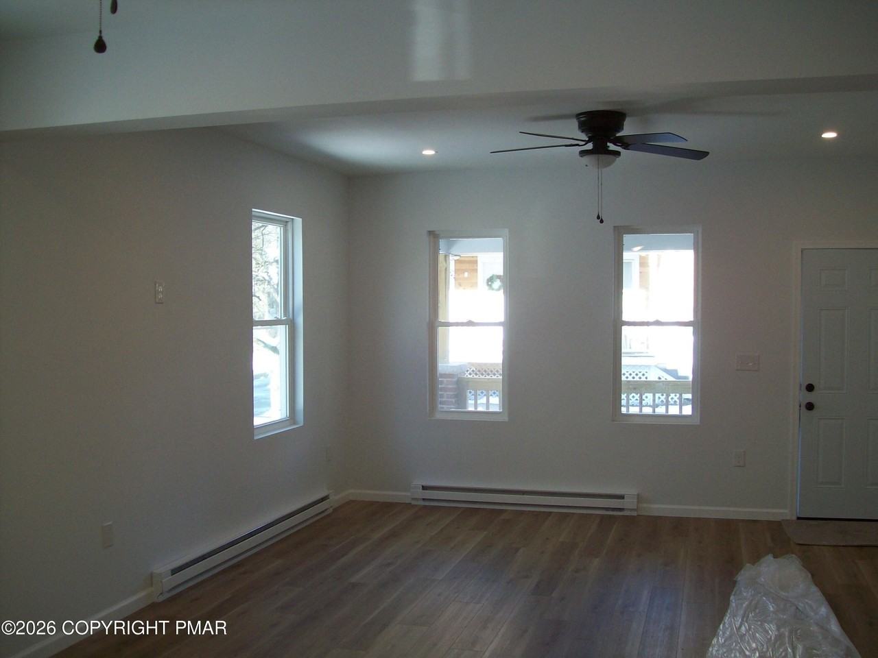 735 Ann St - Photo 3 of 12