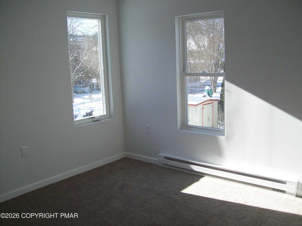 735 Ann St - Photo 4 of 12