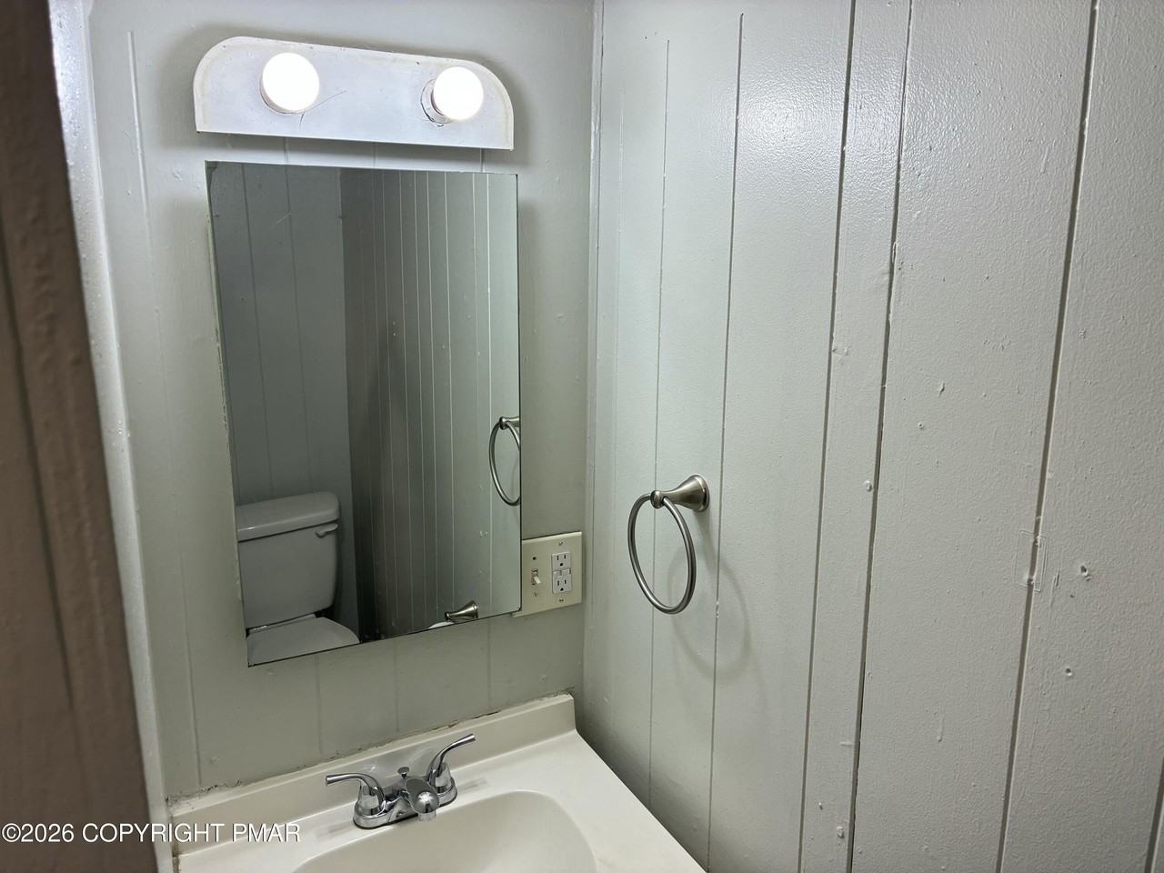 515 Breck St Rear 2nd #2ndFL - Photo 3 of 9