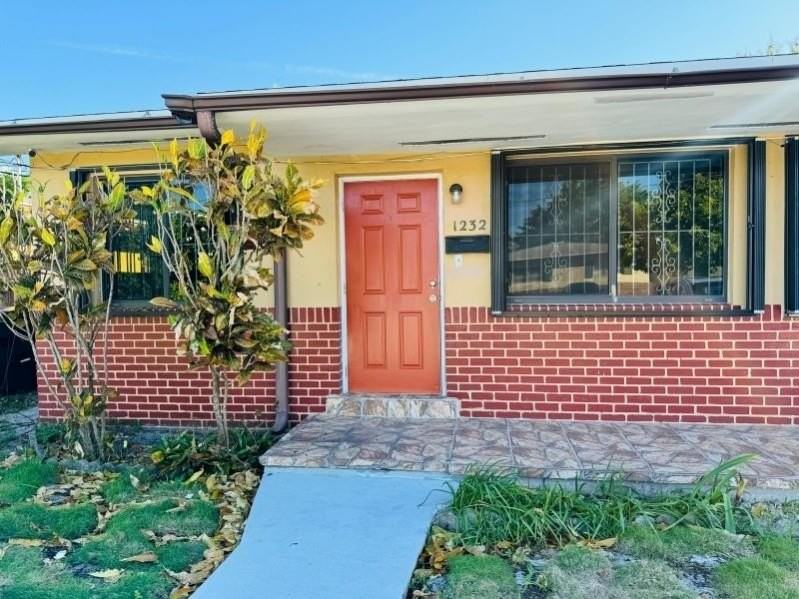 1230 Ne 136th Ter - Photo 2 of 10