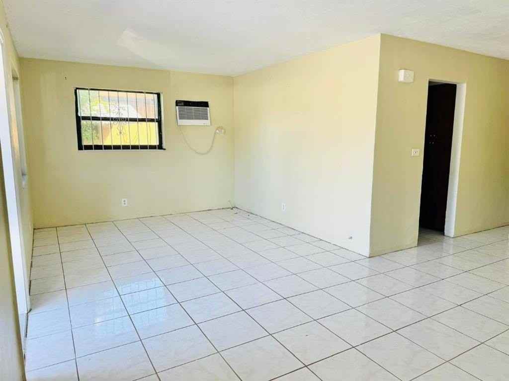 1230 Ne 136th Ter - Photo 5 of 10