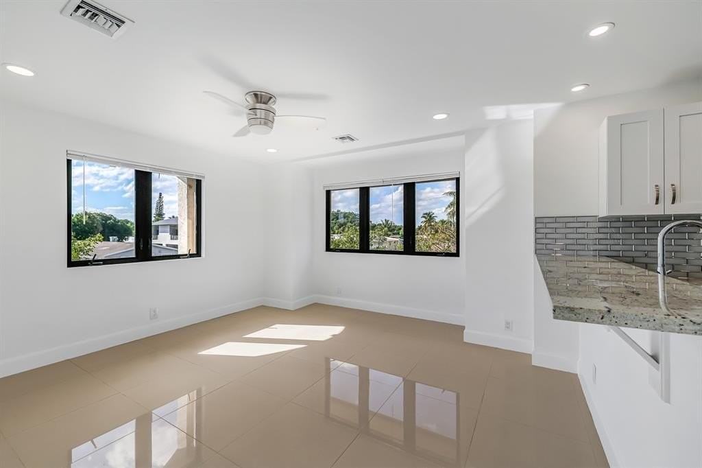 456 Nw 41st St - Photo 5 of 44