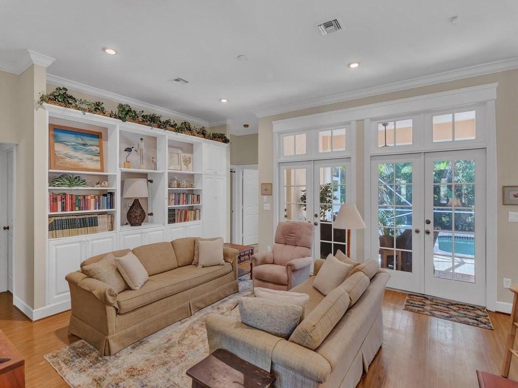 2225 Seaside St - Photo 2 of 36