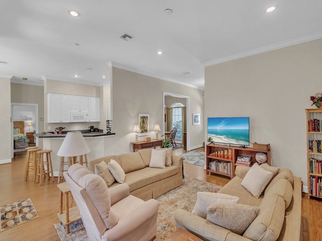 2225 Seaside St - Photo 4 of 36