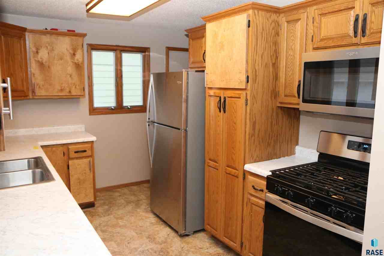 925 S Harrington Ave - Photo 4 of 17