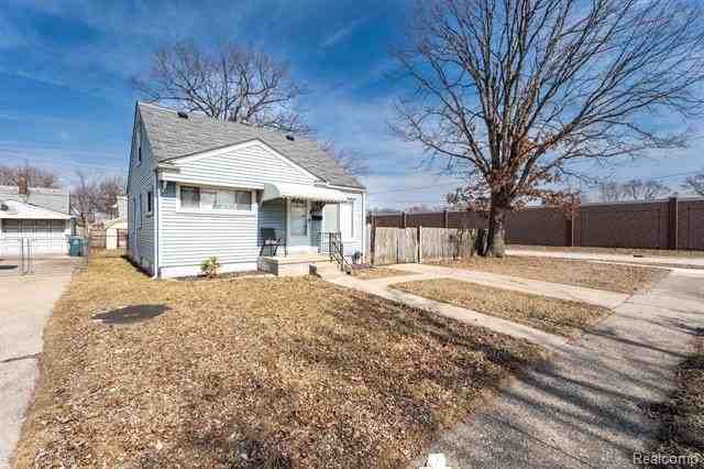 837 E Maxlow Ave - Photo 2 of 9