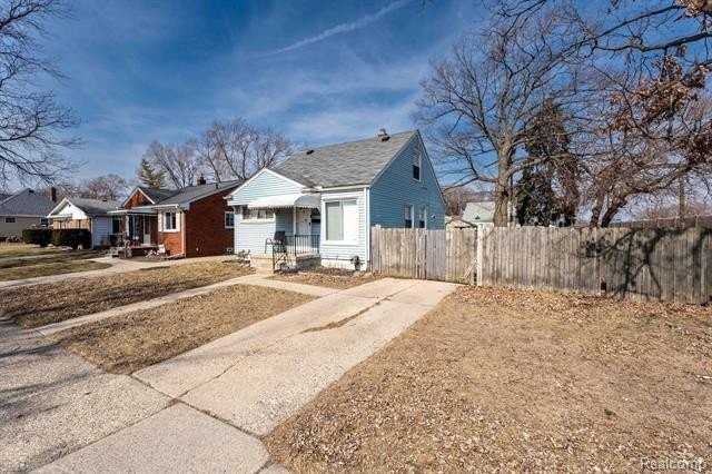 837 E Maxlow Ave - Photo 3 of 9