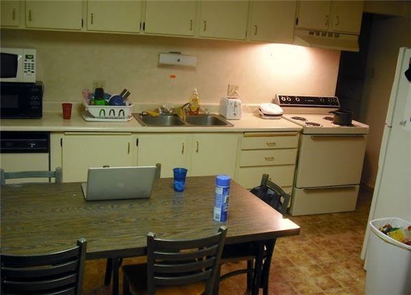 Campus Plaza Apartments - Photo 3 of 4